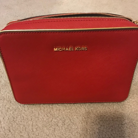 Michael Kors Handbags - ❤️❤️Beautiful red Michael Kors bag!!!